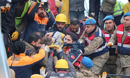 Milagro en Turquía: un niño fue rescatado con vida luego de 80 horas bajo los escombros Milagro en Turquía: un niño fue rescatado con vida luego de 80 horas bajo los escombros