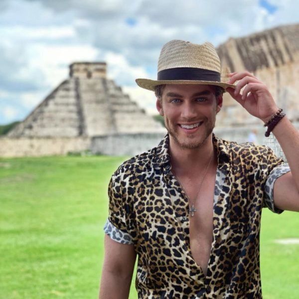 Polo Morín de vacaciones en Yucatán, enamorado del paraíso