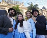 El acto oficial por el 216° aniversario de la Revolución de Mayo se realizó en la Plaza 25 de Mayo, en una jornada a puro fervor patrio. El acto oficial por el 216° aniversario de la Revolución de Mayo se realizó en la Plaza 25 de Mayo, en una jornada a puro fervor patrio.