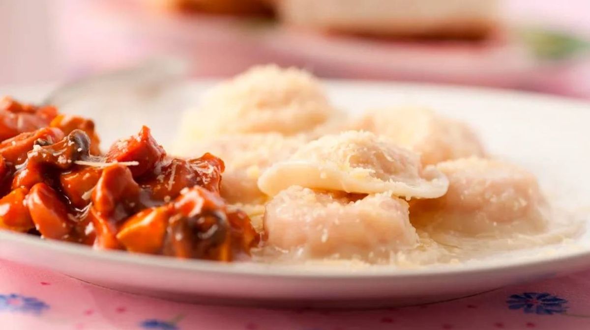 Sorrentinos de jamón y queso con salsa de tuco