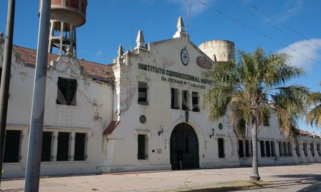 Varios pabellones del sector sur se niegan a recibir al condenado Varios pabellones del sector sur se niegan a recibir al condenado