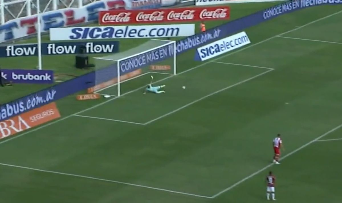 Santiago Mele evitó con sus piernas lo que hubiese sido el primer gol de San Lorenzo ante Unión.