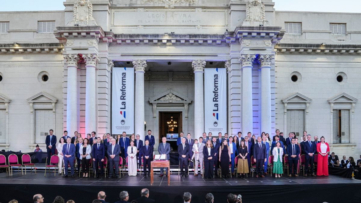 El proyecto reglamenta los mecanismos de democracia directa previstos en la Constitución provincial, como la iniciativa popular, el referéndum, la consulta popular, las audiencias públicas y la revocatoria de mandato. El proyecto reglamenta los mecanismos de democracia directa previstos en la Constitución provincial, como la iniciativa popular, el referéndum, la consulta popular, las audiencias públicas y la revocatoria de mandato.