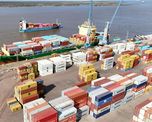 El Gobierno de la provincia de Santa Fe avanza en la consolidación de un plan integral de transporte multimodal que busca redefinir la conectividad productiva del país. Los puertos y la Hidrovía son el canal clave diferencial para el territorio santafesino. El Gobierno de la provincia de Santa Fe avanza en la consolidación de un plan integral de transporte multimodal que busca redefinir la conectividad productiva del país. Los puertos y la Hidrovía son el canal clave diferencial para el territorio santafesino.