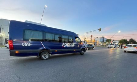 Un choque entre una moto y una bici en Aristóbulo del Valle dejó heridos. Un choque entre una moto y una bici en Aristóbulo del Valle dejó heridos.