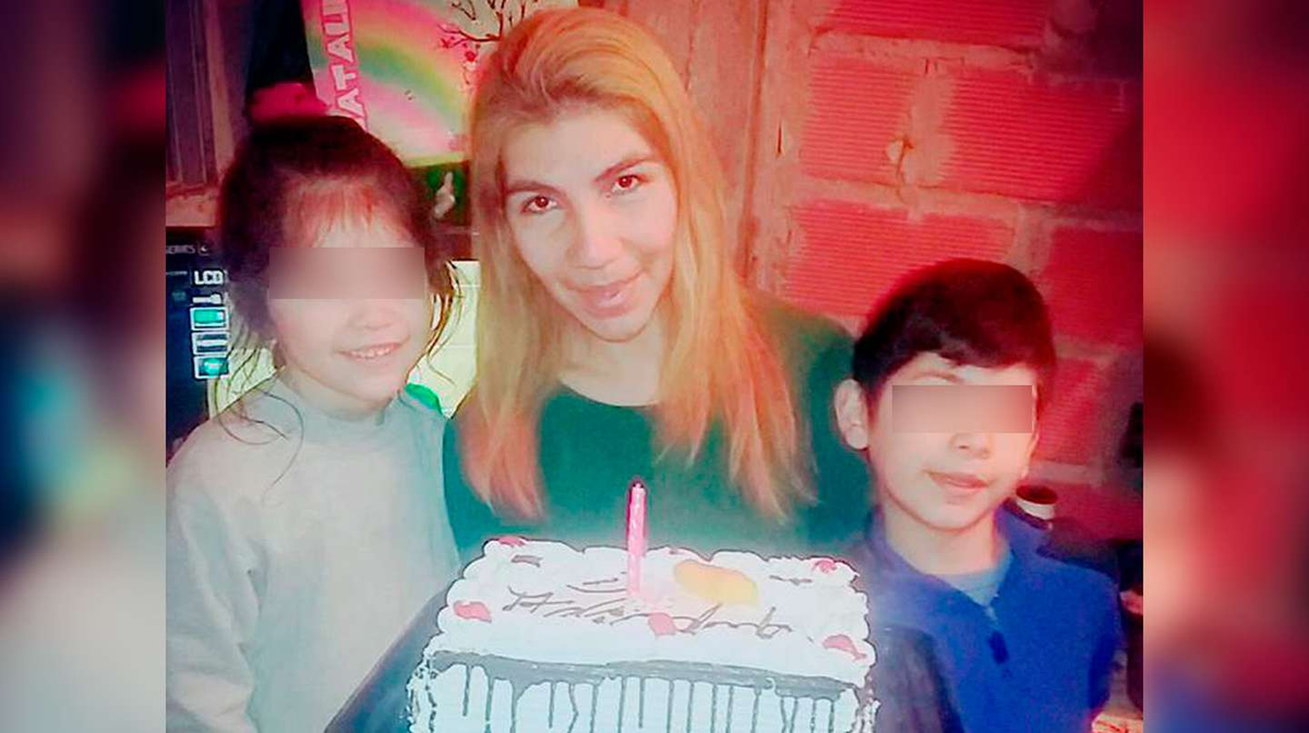Liliana Gonz&aacute;lez junto a sus hijos.&nbsp;
