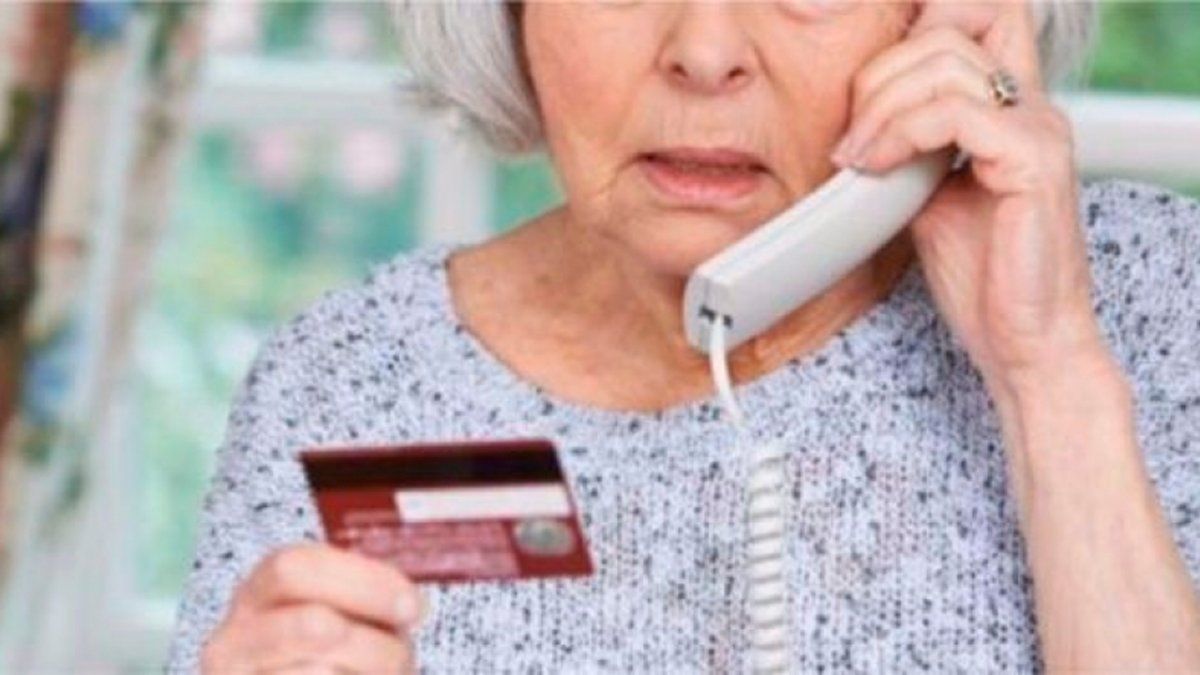 La primera recomendación que origina el seguimiento de la estafa se basa en la necesidad de que la víctima radique la denuncia policial.