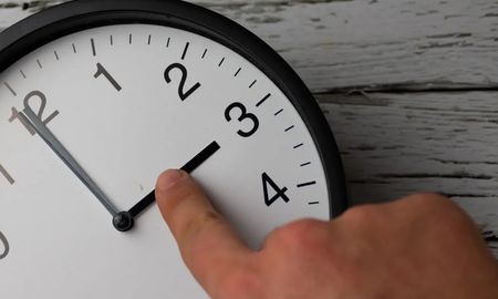 Huso horario en Argentina: ¿qué pasaría si se atrasa una hora el reloj? Huso horario en Argentina: ¿qué pasaría si se atrasa una hora el reloj?