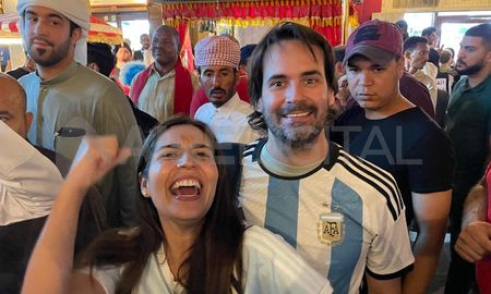 Pía es de Tucumán y Esteban de Buenos Aires. Ahora están de luna de miel en Qatar. Pía es de Tucumán y Esteban de Buenos Aires. Ahora están de luna de miel en Qatar.
