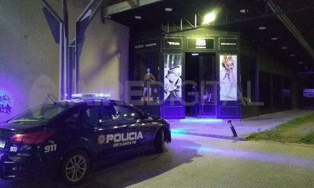 El robo ocurrió minutos antes de las 22 del miércoles en plena peatonal San Martín. El robo ocurrió minutos antes de las 22 del miércoles en plena peatonal San Martín.