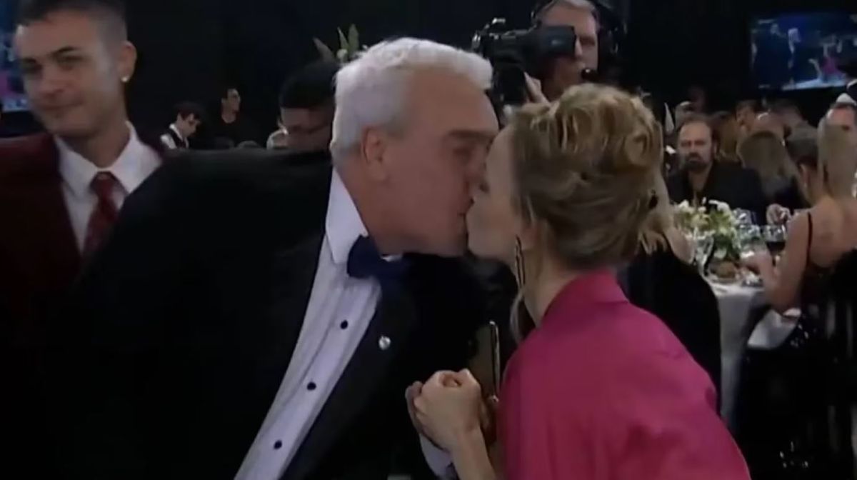 Caramelito Carrizo y Coco Sily se habían mostrado a los besos en los Martín Fierro. Semanas después ella decidió dejarlo. Caramelito Carrizo y Coco Sily se habían mostrado a los besos en los Martín Fierro. Semanas después ella decidió dejarlo.