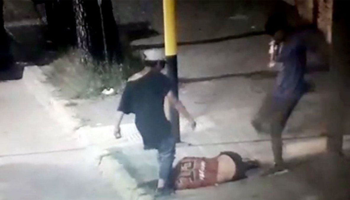 Ataque brutal en Pergamino: dos menores dejaron en coma a un malabarista