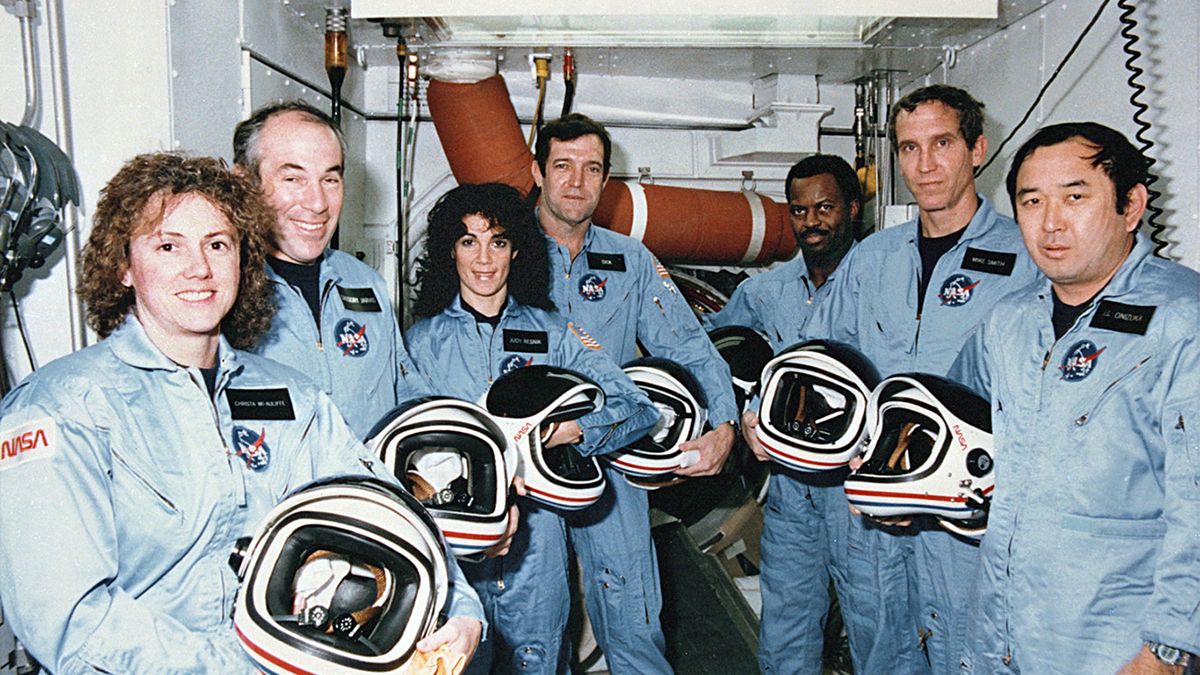Tripulación del Challenger en 1986: De izquierda a derecha, Christa McAuliffe, Gregory Jarvis, Judith Resnik, Dick Scobee (comandante), Ronald McNair, Mike Smith (piloto) y Ellison Onizuka.