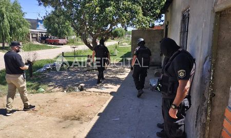El operativo que arrojó resultados positivos se inició luego de que un hombre denunciara el ataque a balazos a su vivienda. El operativo que arrojó resultados positivos se inició luego de que un hombre denunciara el ataque a balazos a su vivienda.