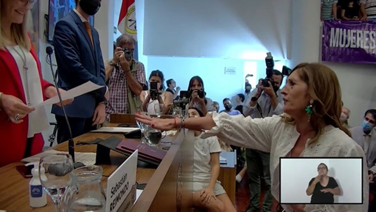 Asumió Adriana Molina como concejal.