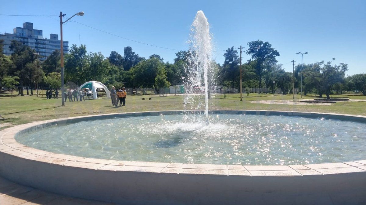 La secretaria de Integración y Economía Social, Ayelén Dutruel detalló: “Hoy se inauguran todos los deportes de playa pero no solo en las costaneras Este y Oeste sino también en el Parque del Sur, en particular