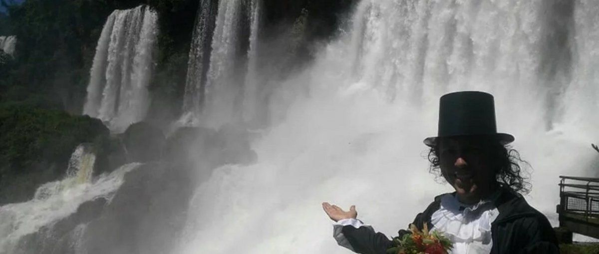 Se casó con las Cataratas del Iguazú para pedir por la Amazonia