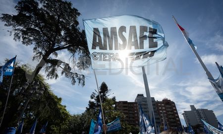 Los docentes de Amsafé esperan que el gobierno mejore la última propuesta salarial. Los docentes de Amsafé esperan que el gobierno mejore la última propuesta salarial.