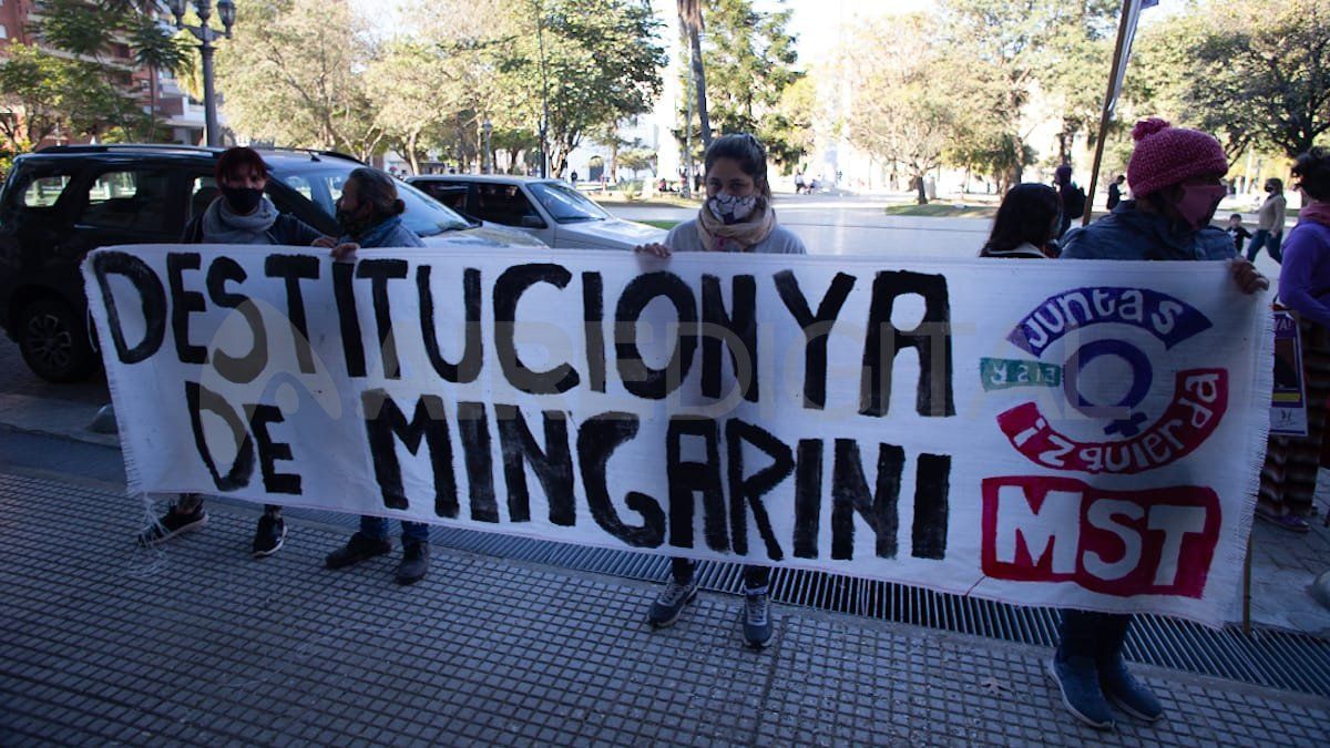 Militantes feministas exigen la destitución del juez Rodolfo Mingarini.&nbsp;