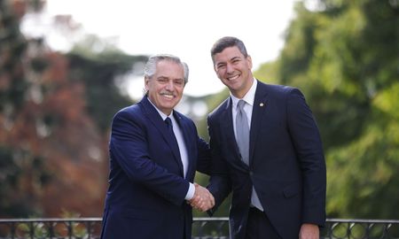 El mandatario argentino, Alberto Fernández, recibió al presidente electo del Paraguay, Santiago Peña. El mandatario argentino, Alberto Fernández, recibió al presidente electo del Paraguay, Santiago Peña.