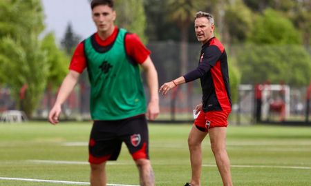 El plan de Lucas Bernardi en Newells para ganarle a Unión en el Coloso del Parque El plan de Lucas Bernardi en Newells para ganarle a Unión en el Coloso del Parque