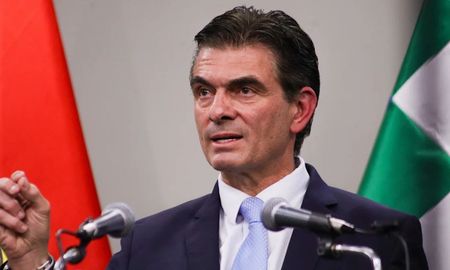 La Cancillería argentina saludó al economista que se impuso en la segunda vuelta del país vecino. La Cancillería argentina saludó al economista que se impuso en la segunda vuelta del país vecino.