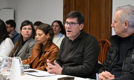 El ministro de Educación, José Goity visitó la Legislatura para hablar sobre la crisis de alfabetización. El ministro de Educación, José Goity visitó la Legislatura para hablar sobre la crisis de alfabetización.