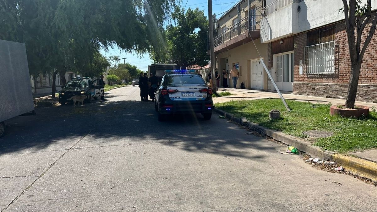 La policía de Santa Fe y el personal del 107 trabajaron en el lugar. La policía de Santa Fe y el personal del 107 trabajaron en el lugar.