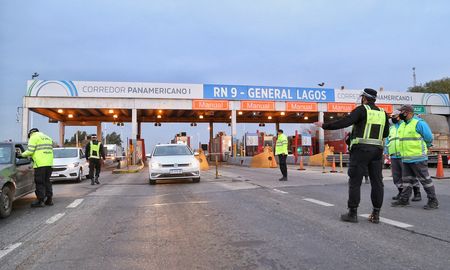 El operativo se realiza en conjunto con la Agencia Provincial de Seguridad Vial (APSV) en dos controles interprovinciales. El operativo se realiza en conjunto con la Agencia Provincial de Seguridad Vial (APSV) en dos controles interprovinciales.