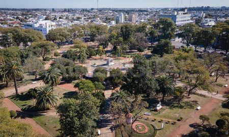 La ciudad de Rafaela se planificó a partir de la plaza central y cuatro bulevares. La ciudad de Rafaela se planificó a partir de la plaza central y cuatro bulevares.