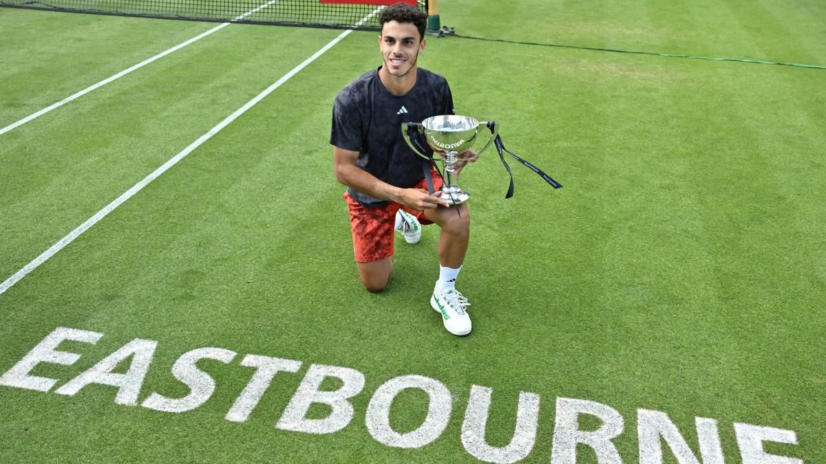 El bonaerense quebró una mala racha de resultados adversos conseguidos por tenistas nacionales en superficie sobre césped.