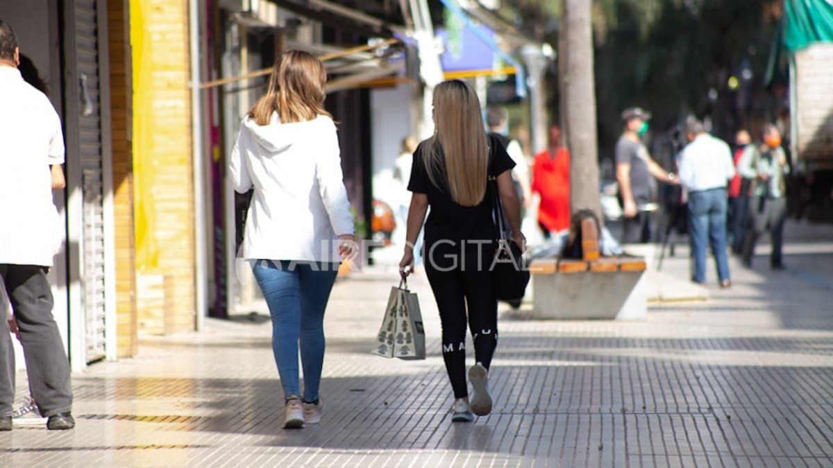 El feriado administrativo es optativo para el comercio. A diferencia del feriado nacional, los empleados que trabajen no cobran extras.