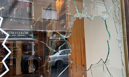 Los hechos de vandalismo en comercios de la Peatonal de Santa Fe se incrementaron en los últimos meses. Los hechos de vandalismo en comercios de la Peatonal de Santa Fe se incrementaron en los últimos meses.