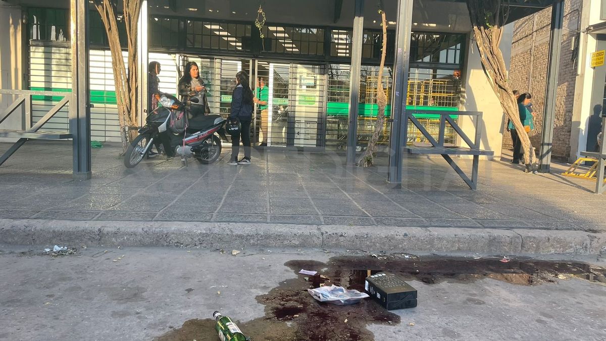 El robo en grupo ocurrió en el supermercado Kilbel de López y Planes e Iturraspe de la ciudad de Santa Fe.
