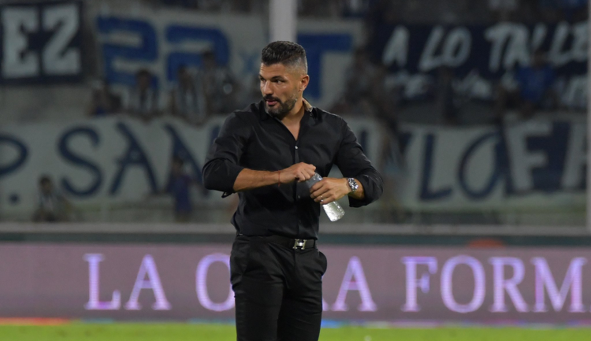 Ponen en duda la continuidad de Gandolfi como DT de Talleres por el presente irregular del equipo. Ponen en duda la continuidad de Gandolfi como DT de Talleres por el presente irregular del equipo.