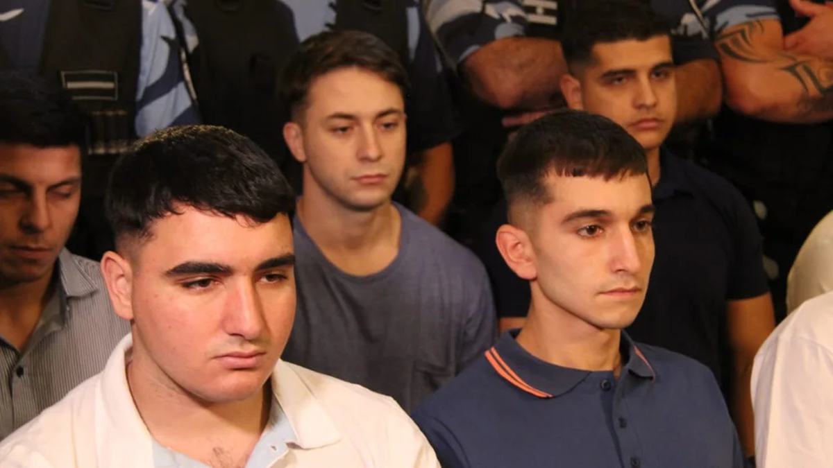 Lucas Pertossi en primer plano junto a Blas Cinalli, detrás, Ayrton Viollaz, Máximo Thomsen y Enzo Comelli (Ezequiel Acuña)