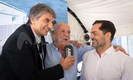 Jorge Farjat junto al director de AIRE, Luis Mino, y el ministro de Trabajo de Santa Fe, Roald Báscolo, en la celebración por los 45 años de la distribuidora. Jorge Farjat junto al director de AIRE, Luis Mino, y el ministro de Trabajo de Santa Fe, Roald Báscolo, en la celebración por los 45 años de la distribuidora.