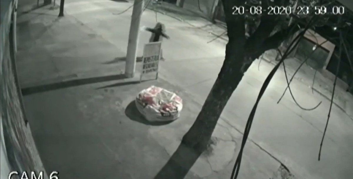 Las cámaras de seguridad registraron el tiroteo a la casa del sindicalista de&nbsp;Villa Gobernador Gálvez.&nbsp;