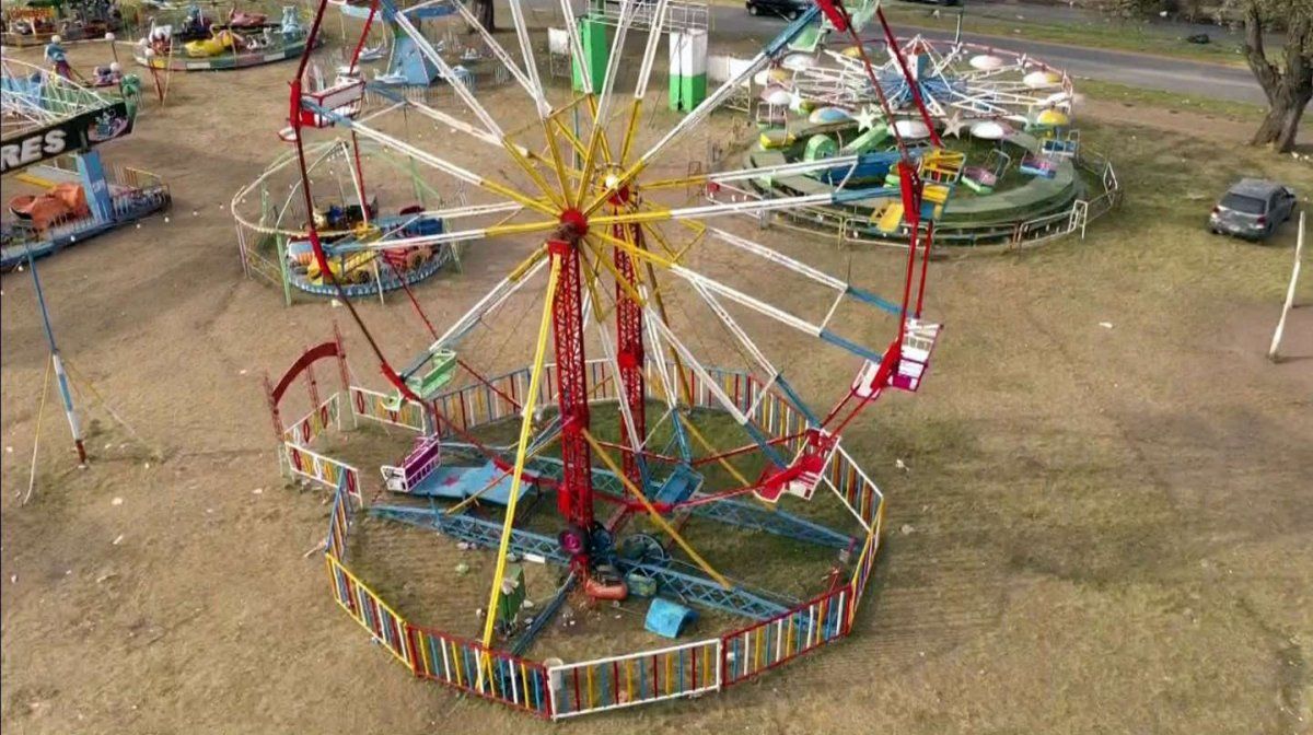 Parque de diversiones del horror: tres heridos al desprenderse una silla de La vuelta al mundo