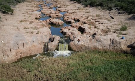 El arroyo Colastiné ofrece una cascada natural que convirtió a Coronda en una de las escapadas favoritas del verano. El arroyo Colastiné ofrece una cascada natural que convirtió a Coronda en una de las escapadas favoritas del verano.