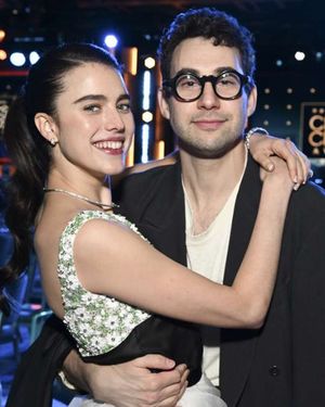 Medios estadounidenses aseguran que Margaret Qualley y Jack Antonoff atravesaban una crisis y decidieron separarse. Medios estadounidenses aseguran que Margaret Qualley y Jack Antonoff atravesaban una crisis y decidieron separarse.