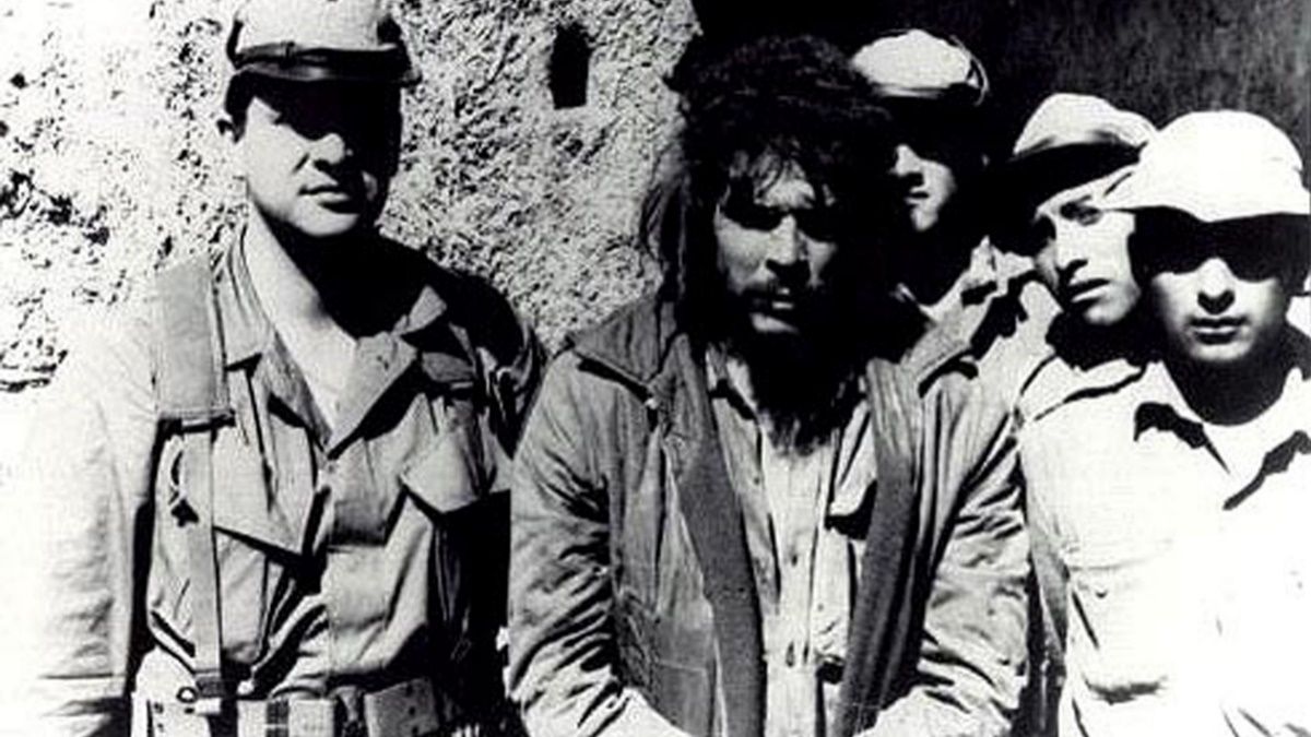 El 9 de octubre de 1967, un día después de ser capturado por el ejército boliviano, el “Che” Guevara fue asesinado en la localidad de La Higuera, Bolivia.