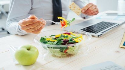 Almuerzos en el trabajo: 3 ensaladas para llevar durante la primavera