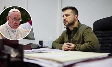 El presidente ucraniano, Volodímir Zelenski, tuvo una conversación telefónica con el papa Francisco, donde le agradeció sus oraciones por el país tras la invasión rusa. El presidente ucraniano, Volodímir Zelenski, tuvo una conversación telefónica con el papa Francisco, donde le agradeció sus oraciones por el país tras la invasión rusa.