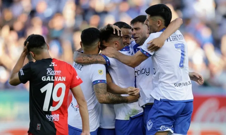 Vélez le gana 2-0 a Colón, que estaría perdiendo la categoría.