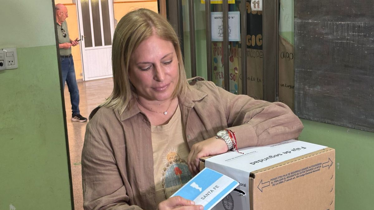 Gisela Scaglia votó este domingo en la ciudad de Gálvez.  Gisela Scaglia votó este domingo en la ciudad de Gálvez. 