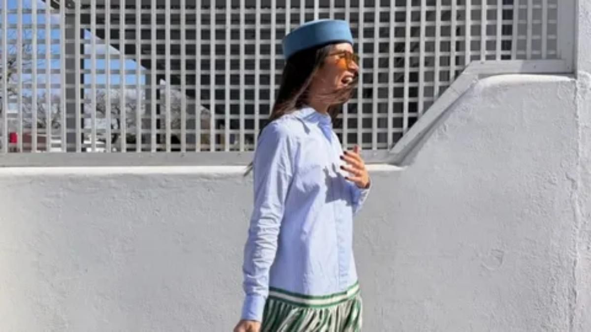 Los accesorios inspirados en los años 60 y 90 volvieron a convertirse en tendencia esta temporada otoño-invierno. Los accesorios inspirados en los años 60 y 90 volvieron a convertirse en tendencia esta temporada otoño-invierno.