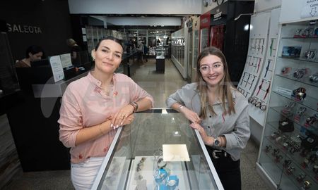 Luciana y su sobrina Ornella, el presente y el futuro de Joyería Galeota. Luciana y su sobrina Ornella, el presente y el futuro de Joyería Galeota.
