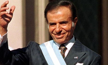 Tras la muerte de Menem, la AMIA recuerda los atentados impunes pero pide respeto.
