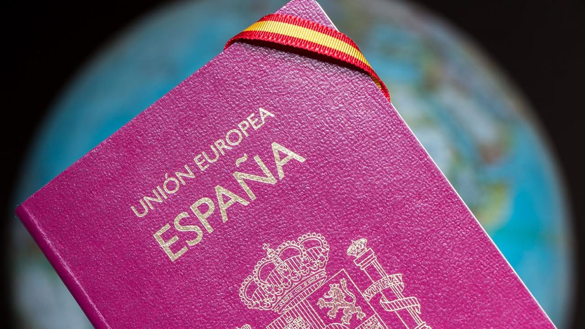 El Consulado General de España en Buenos Aires está ubicado en Guido 1770 entre Avenida Callao y Rodríguez Peña, Ciudad Autónoma de Buenos Aires